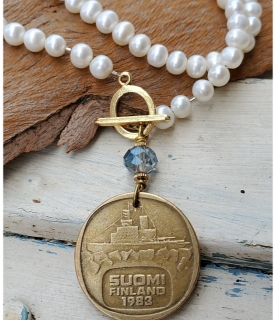 White pearl-gold-Finland coin necklace on wood