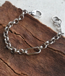 Modern industrial silver oval rolo chain bracelet on wood