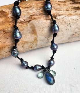  peacock pearl necklace knotted on black leather with labradorite, green quartz pendant on wood.