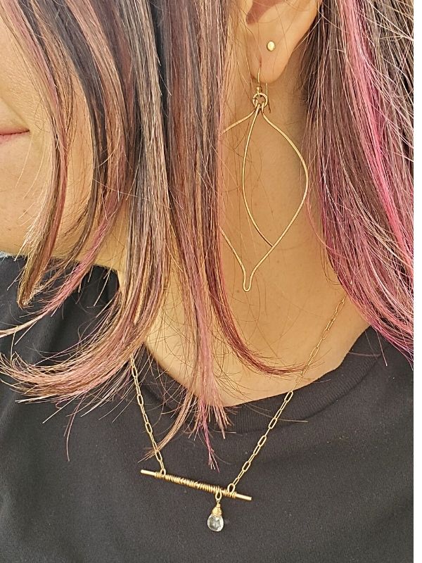 model wearing wire leaf earrings bar necklace