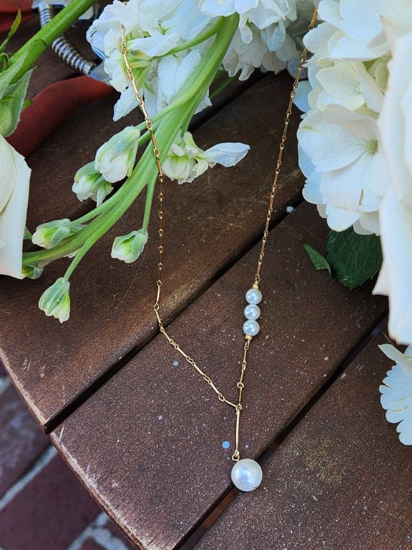 asymmetrical white pearl gold chain necklace with white flowers 