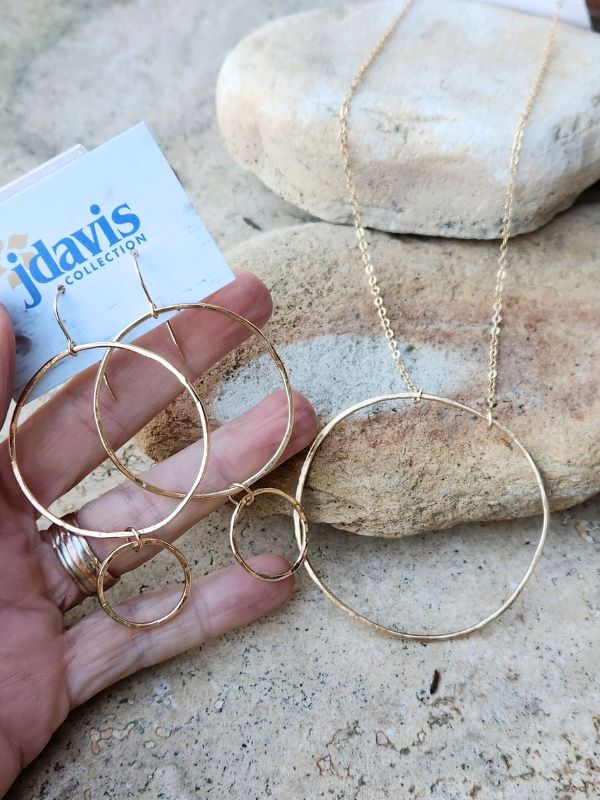 handcrafted gold circle necklace and gold hoop earrings